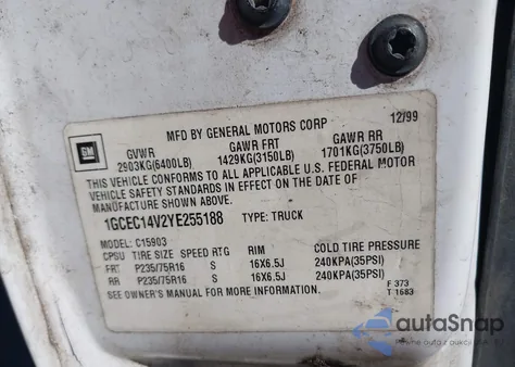 2000 Chevrolet Silverado 1500 z USA, uszkodzony, nr VIN 1GCEC14V2YE255188